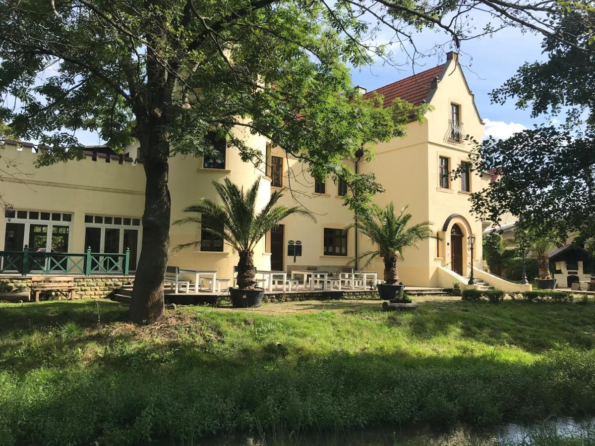 Hotel Parkschloesschen Maasdorf  Exterior foto